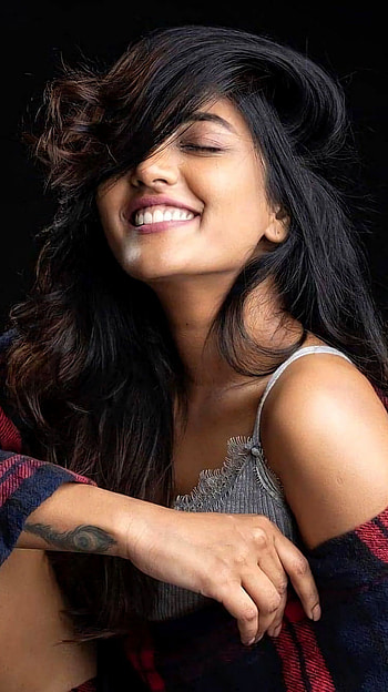 Eesha rebba, telugu actress HD phone wallpaper