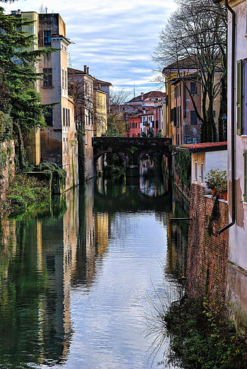 Mantova canals, Italian waterways, Scenic beauty, European charm HD phone wallpaper