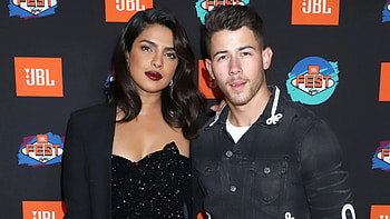 Priyanka Chopra, Nick Jonas, Christmas gift, SheKnows HD wallpaper