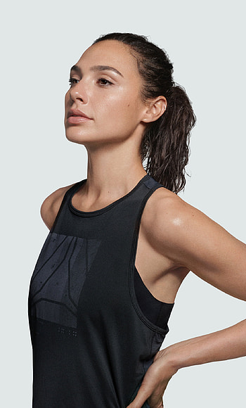 Gal Gadot hoot, Reebok collaboration, Athletic footwear, Celebrity endorsement HD phone wallpaper