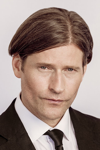 Crispin Glover profile, Movie appearances, Recognizable face, Acting talent HD phone wallpaper