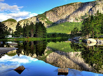 nice spot to just sit and daydream, scene, gorgeous, beautiful, peaceful, lake HD wallpaper