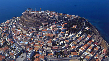 Castelsardo's charm, Sardinia magazine, Ancient village, Local culture HD wallpaper