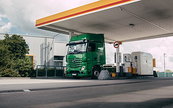 Mercedes-Benz Actros, truck refueling, new green Actros, Gas Station, trucking, German trucks, Mercedes-Benz HD wallpaper
