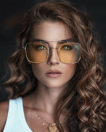 Beautiful woman with curly hair wearing stylish sunglasses and a chic outfit. HD phone wallpaper