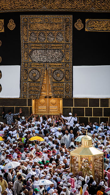 Thousands of pilgrims gather at the Kaaba during the Hajj in Mecca, Saudi Arabia. HD phone wallpaper