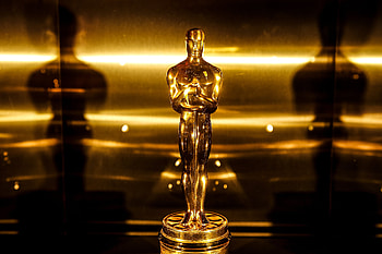 Oscars hosting again in 2022, Classic tradition returns, Charismatic emcee, Entertainment extravaganza HD wallpaper