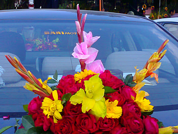 Bouqet for cars, for cars, rose bouqet, red, nature, flowers HD wallpaper