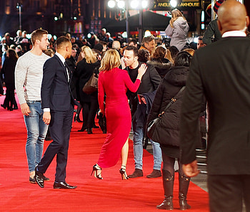 Red carpet fashion, Public event premiere, Audience crowd, Stunning HD wallpaper