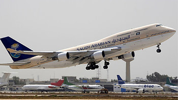 Saudi Arabian Airlines, Passenger flight suspension, Travel restrictions, Covid-19 HD wallpaper