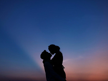 First kiss, Romantic moments captured HD wallpaper