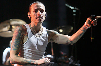 Gelora Bung Karno Main Stadium, Chester Bennington HD wallpaper