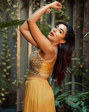 Paro Nair, face, flash graphy HD phone wallpaper