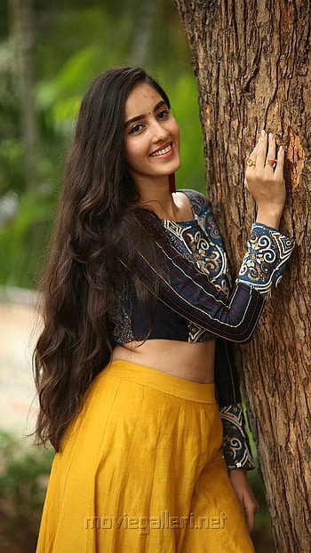 Simrat Kaur, South, Heroine HD phone wallpaper