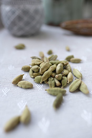 Cardamom and spring rose ice cream, Unique flavor combination, Indulgent dessert, Creamy delight HD phone wallpaper