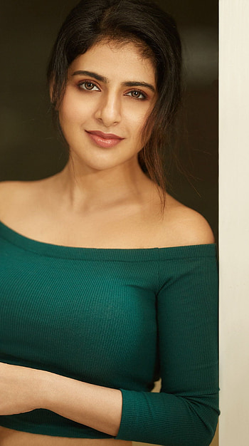 Ishwarya Menon, tamil actress HD phone wallpaper
