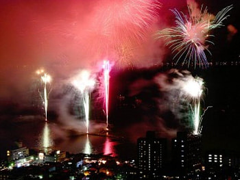 Flaring Fireworks, night, fireworks, harbour, celebrate, sky, new year HD wallpaper
