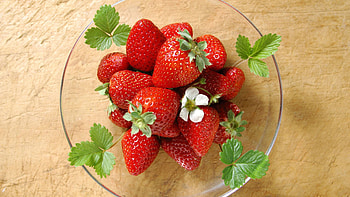 Flowers, Food, Strawberry, Leaves, Glass, Berry, Plate HD wallpaper