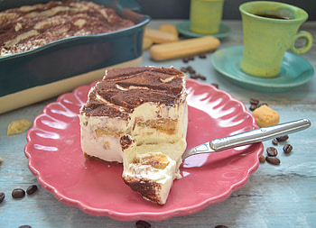 Tiramisu dessert, Amaretto heaven, Indulgent treat, Irresistible flavor HD wallpaper