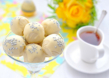 Sweets , Delicious treats, Irresistible goodies, Mouthwatering visuals HD wallpaper