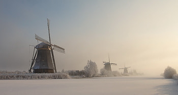 Windmills in Kinderdijk Netherlands, windmill, fog, kinderdijk, netherlands HD wallpaper