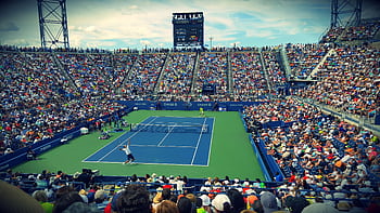 Thrilling tennis match at the US Open with a full stadium of enthusiastic fans. HD wallpaper