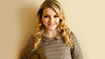 Abigail Breslin, Blue denim jacket, Smiling, Brown hair HD wallpaper