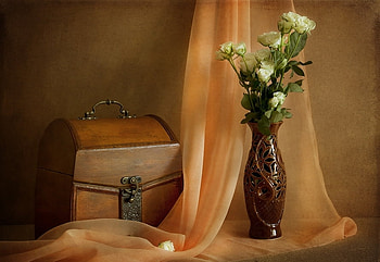 Still Life, roses, vase, box, white roses, pretty, petals, nature, flowers, lovely HD wallpaper
