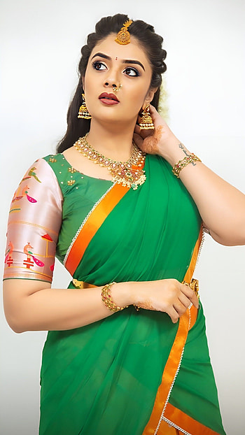 Sreemukhi, saree beauty HD phone wallpaper