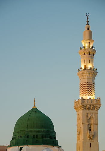 Stunning view of the Green Dome and minaret of Al-Masjid an-Nabawi in Medina, Saudi Arabia. HD phone wallpaper