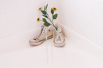 Flowers, Light, Miscellanea, Miscellaneous, Sneakers, Bouquet, Light Coloured, Shoes, Footwear HD wallpaper