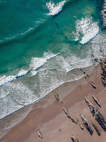 Calm beach, waves, rocks, green sea in summer HD phone wallpaper