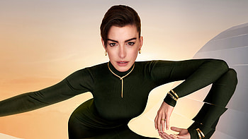 Anne Hathaway X Bvlgari Serpenti 2026, anne-hathaway, celebrities, actress, hoot HD wallpaper