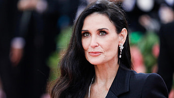 Demi Moore, Nude and pregnant cover shoot, Artistic expression, Empowering message HD wallpaper
