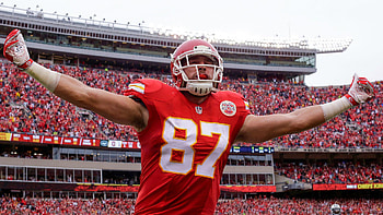 of Travis Kelce Celebrating with the Kansas City Chiefs, Sports, NFL, football, Kansas City Chiefs HD wallpaper