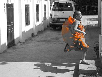 Running Monk Boy, laos, buddhist, running, boy, monk HD wallpaper
