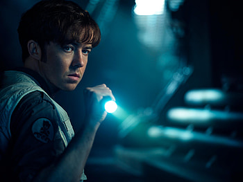 Alien: Earth — TV Quad : Flashlight in the Dark, TV Show, Alien: Earth, Flashlight HD wallpaper