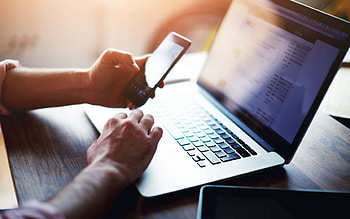 work at the computer, laptop, smart in hand, SMS confirmation concepts, business people, business, internet commerce HD wallpaper