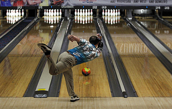 Classic bowling game, Sports , Bowling ball artwork, Strike and spare HD wallpaper