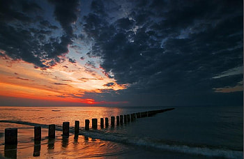Calm and Beautiful, sea, clouds, sky, beautiful, orange, sunset, ocean HD wallpaper