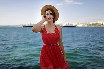 Gorgeous Brunette in a Red Dress, model, dress, hat, brunette, water HD wallpaper