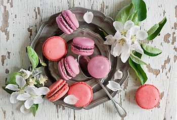 * Macaroons *, flowers, food, sweets, cookies HD wallpaper