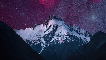 Starlit Peaks: Mountain Nightscape HD wallpaper