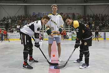 Broncos captain honoured, Ball hockey tourney, Winnipeg press, Win HD wallpaper