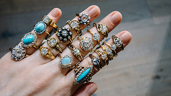 History of gold in jewelry, Precious metal, Ancient origins, Symbol of wealth HD wallpaper