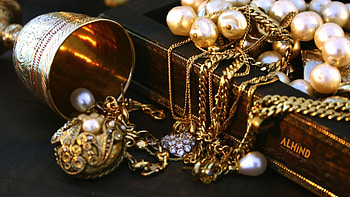 Trendy jewelry, Chic gemstones, Stylish statement pieces, Modern designs HD wallpaper