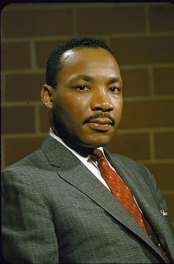 Martin Luther King Jr., Aretha Franklin connection, Friendship rumors, Musical legends HD phone wallpaper
