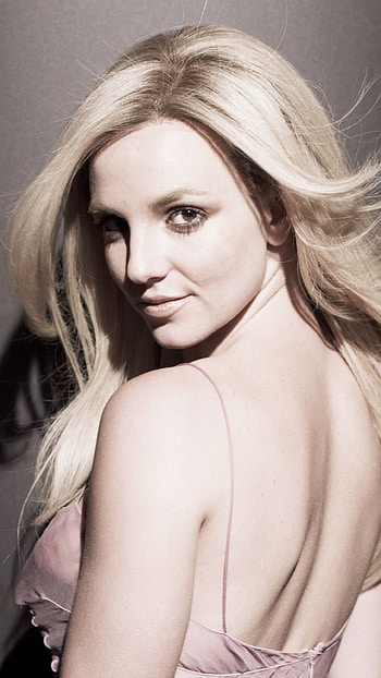 Britney Spears, Pop music icon, Chart-topping hits, Show-stopping performances HD phone wallpaper