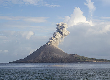 Krakatoa Island, Geological wonder, Manon Houston, Indonesia HD wallpaper