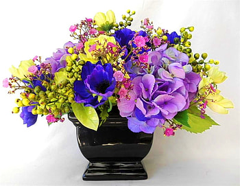 For Sister Jackii, blue, purple, yellow black vase, green, birtay, flowers, jackii HD wallpaper